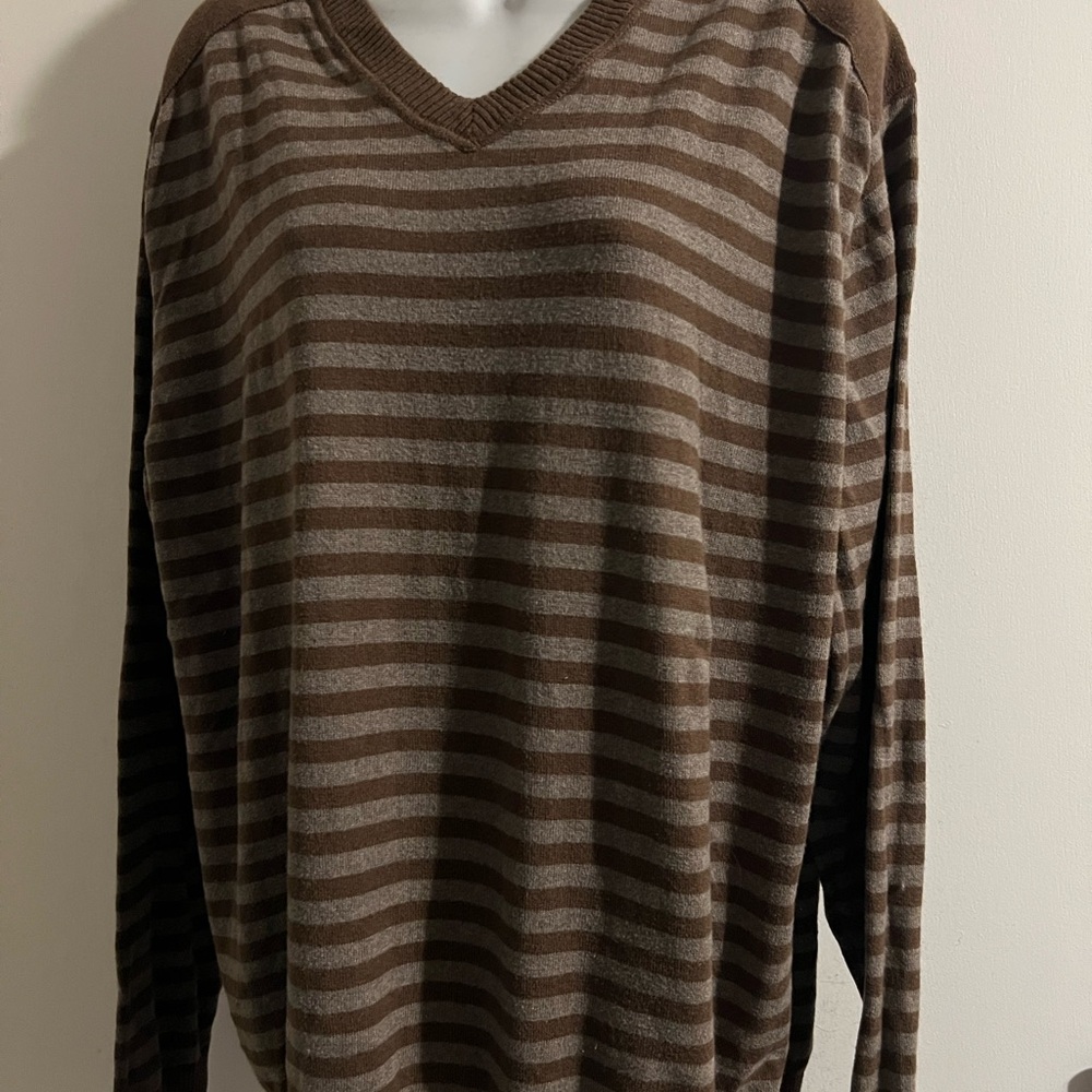 Roundtree & Yorke V-Neck Brown Striped Sweater